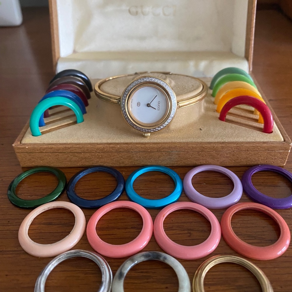 Gucci bangle watch with 23 bezels - Picture 1 of 6